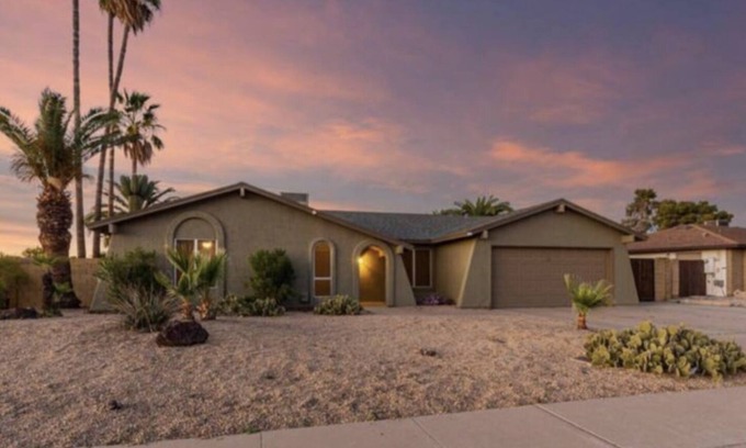 Glendale House | Beautiful 4 BR, stunning Pool- Close to Spring Training & State Farm Stadium