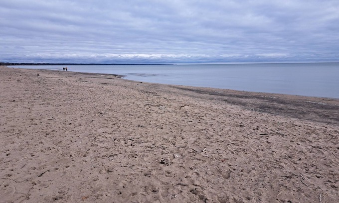 Harwich Cottage | Beautiful 4 season Cottage in Rondeau. 2 minutes to Beach or Provincial Park.