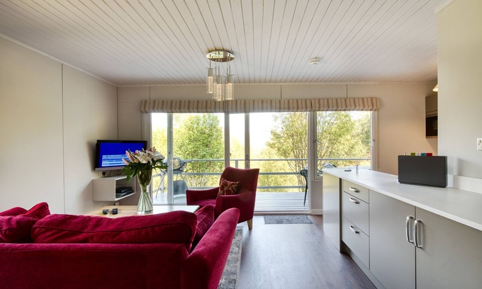 Crianlarich Ski Chalet | Beautiful 4 star 2 bedroom chalet with stunning loch and mountain views