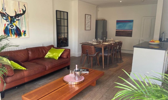 West Barnes House | Beautiful 4B.2Ba House + office