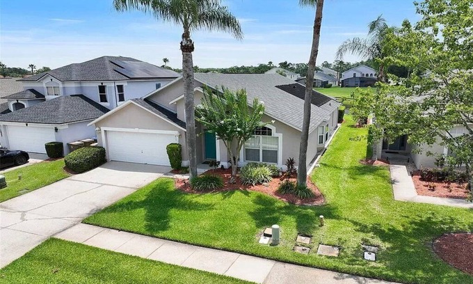 Lake Berkley Villa | Beautiful 4BR Villa with private pool & Lake view close to Disney and Universal