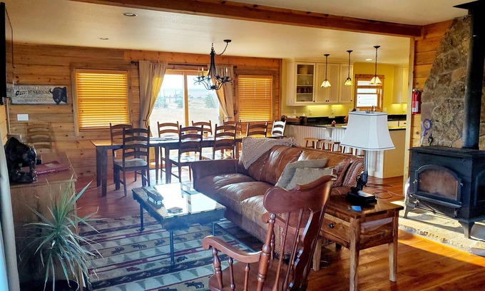 Coalmont House | Beautiful 5 BDRM mountain home on working bison ranch in North Park, CO.