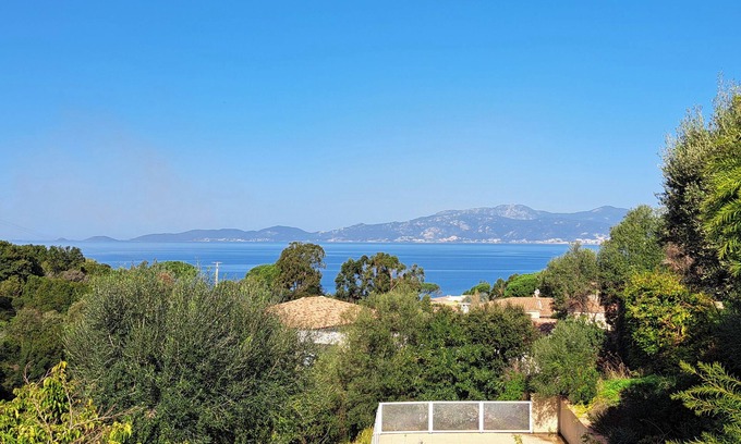 Portigliolo Villa | Beautiful 5-bedroom architect-designed house with sea view and swimming pool
