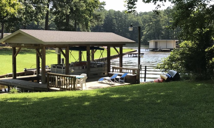Littleton House | Beautiful 5 bedroom, 3.5 bath home on a quiet cove on Lake Gaston