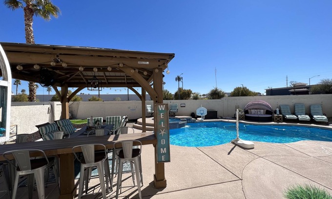 Las Vegas House | Beautiful 5 bedroom house with a pool and spa