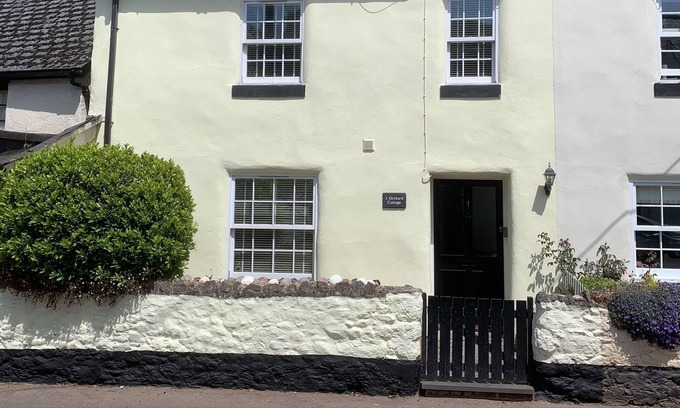 Stokeinteignhead Cottage | Beautiful 5 star rated renovated cottage in delightful South Devon village