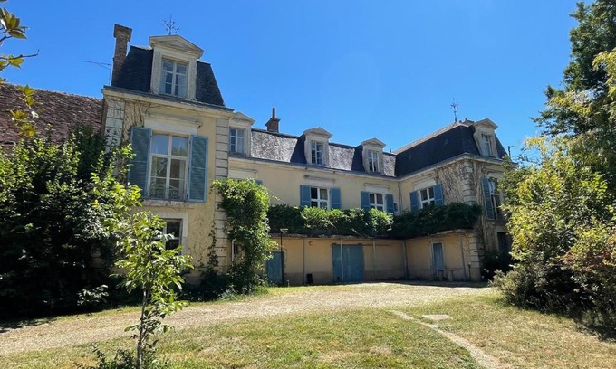 Le Pechereau Villa | Beautiful 6 bedroom house with pool & large garden