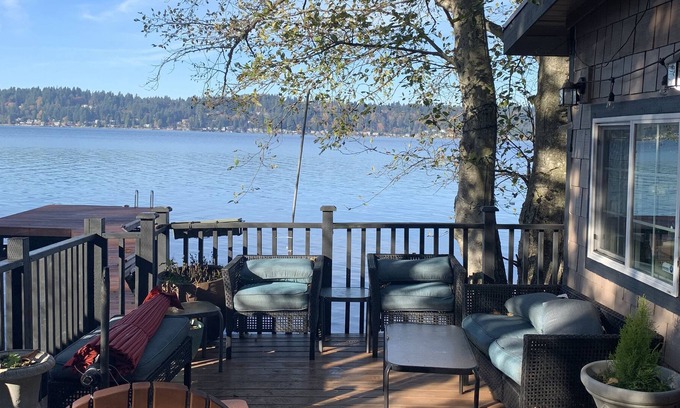 Sammamish Cabin | Beautiful 75+ ft. lakefront beachouse over the water with brand NEW dock!