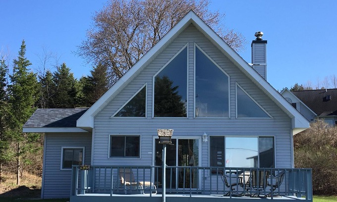 Boyne City Ski Chalet | BEAUTIFUL A-FRAME IN QUIET AREA, one block from Lake Charlevoix