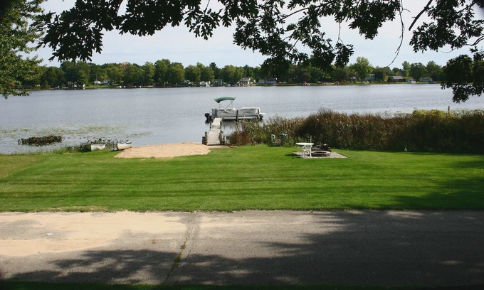 Ada House | Beautiful Ada home for rent, Located on Ratigan Lake. 3880 Bell Lake Dr. Ada MI