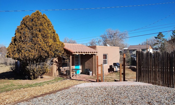 Cortez House | Beautiful adobe style house with yard and parking in town Cortez – Adobe CoCo