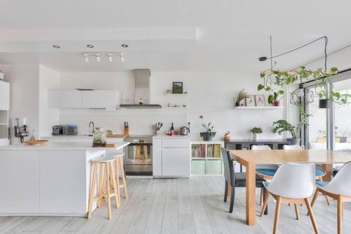 Flandres Apartment | Beautiful and bright 3 bed near La Villette