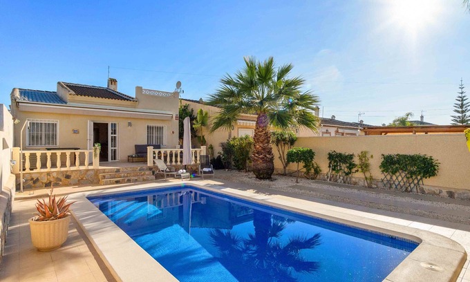 El Chaparral Ski Chalet | Beautiful and cozy Villa with private pool in urb, San Luis, El Chaparral, Torre