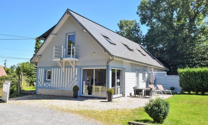 Beuzeville Apartment | Beautiful and cozy apartment invites you to discover the surroundings.