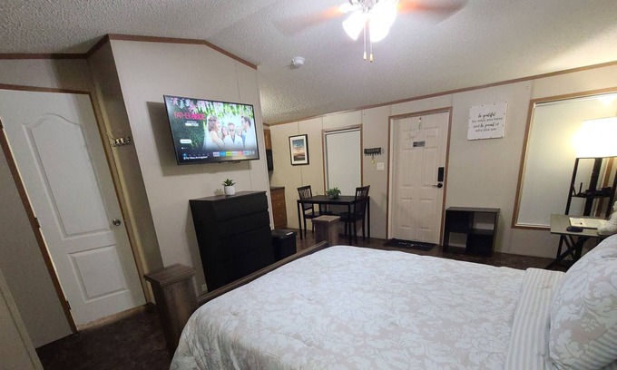 Odessa Apartment | Beautiful and cozy full size bed studio