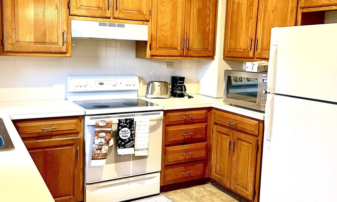 Olathe House | Beautiful and Cozy Olathe Home. Family friendly with King Bed