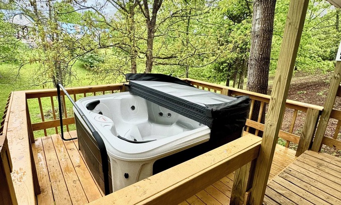 Sevierville Cottage | Beautiful and cozy 2bedroom 1bath in Sevierville with Hot Tub
