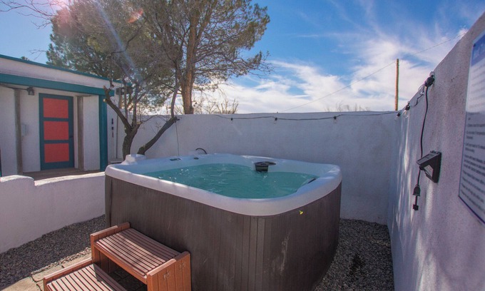 North Valley House | Beautiful and fun 3 bedroom house with a hot tub, arcade games and lots of room.