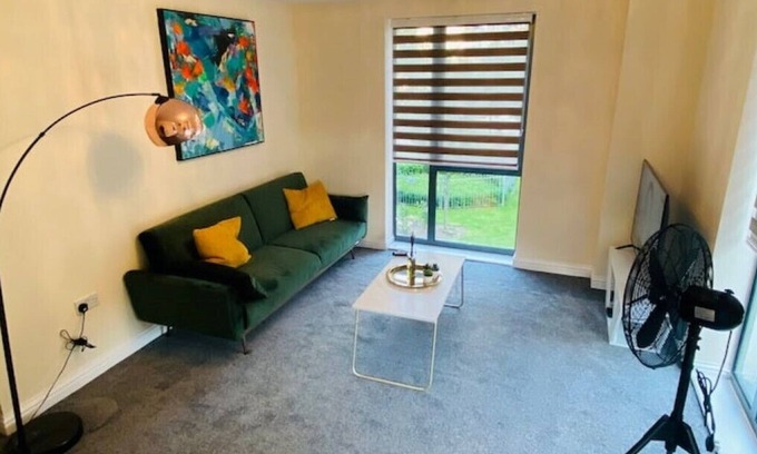 Whittington Apartment | Beautiful and Modern 2 bedroom flat in Colindale