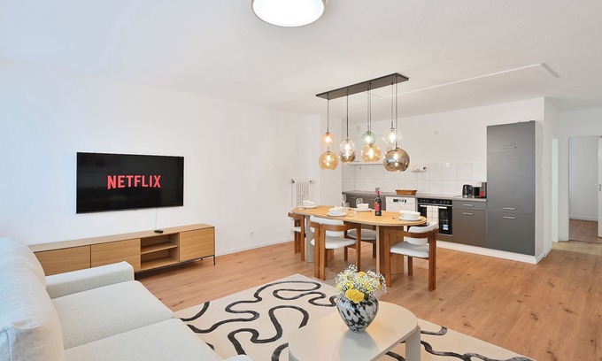 Elberfeld-Mitte Apartment | Beautiful and spacious 4-Room Apartment in Central Wuppertal with Free WiFi