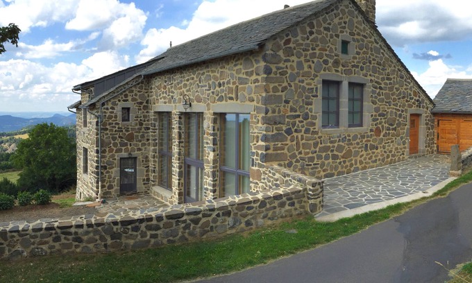 Saint-Front House | Beautiful and unique eco-friendly house with stunning views