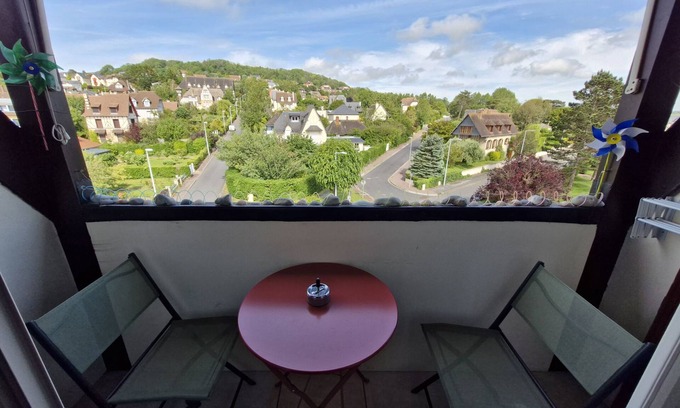 Blonville-sur-Mer Apartment | Beautiful apartment with 3 balconies