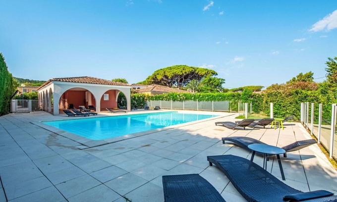Cote d'Azur- French Riviera Apartment | Beautiful apartment for 4 guests with A/C, pool, WIFI, TV, patio, pets allowed and parking