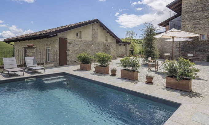 Monforte d'Alba Apartment | Beautiful apartment for 4 people with pool, WIFI, close to Alba