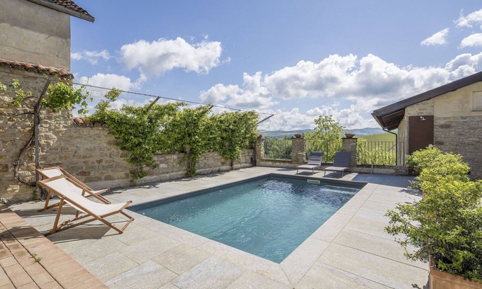 Monforte d'Alba Apartment | Beautiful apartment for 4 people with WIFI, pool and TV, close to Alba