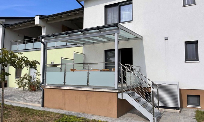 Donnerskirchen Apartment | Beautiful apartment for 6 people with WIFI, A/C, TV, terrace, pets allowed and parking