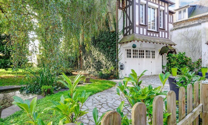 Isigny-sur-Mer Apartment | Beautiful Apartment in Isigny-sur-Mer