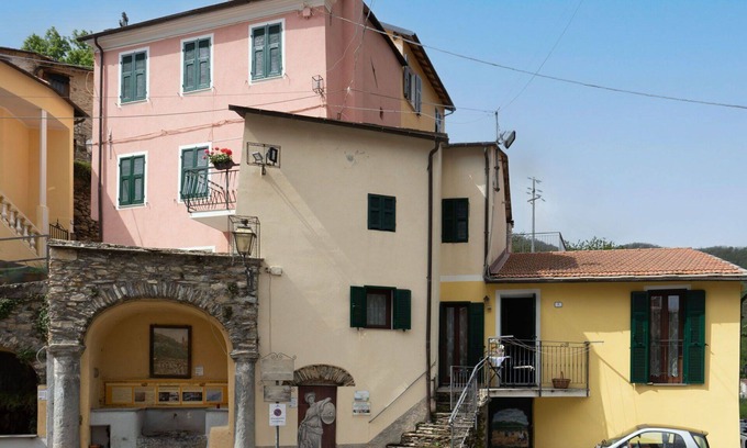 Valloria House | Beautiful apartment in villa for 8 people with WIFI, TV, patio and pets allowed
