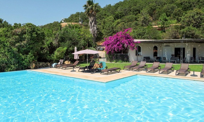 Favone House | Beautiful apartment in villa for 6 people with A/C, WIFI, pool, TV, patio and pets allowed