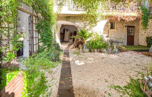 Fons-sur-Lussan Apartment | Beautiful Apartment In Fons Sur Lussan