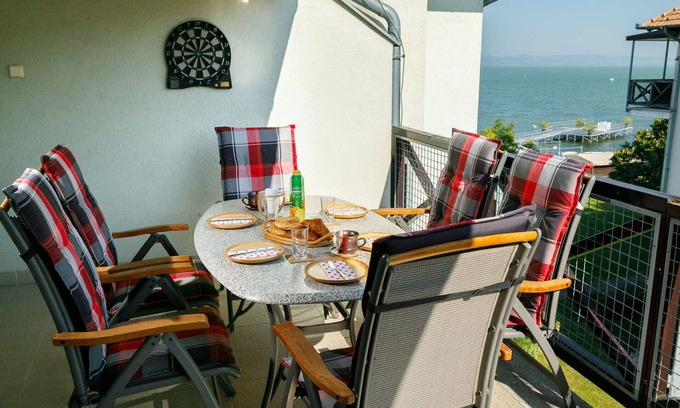 Balatonoszod Apartment | Beautiful apartment for 9 people with WIFI, A/C, TV and balcony