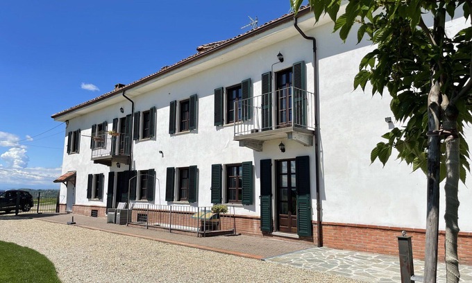 Isola d'Asti Apartment | Beautiful apartment for 4 people with WIFI, TV, terrace, panoramic view and parking, close to Asti