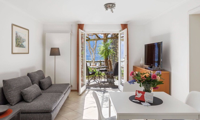 Ronco sopra Ascona Apartment | Beautiful apartment for 4 guests with WIFI, TV, patio, pets allowed, panoramic view and parking