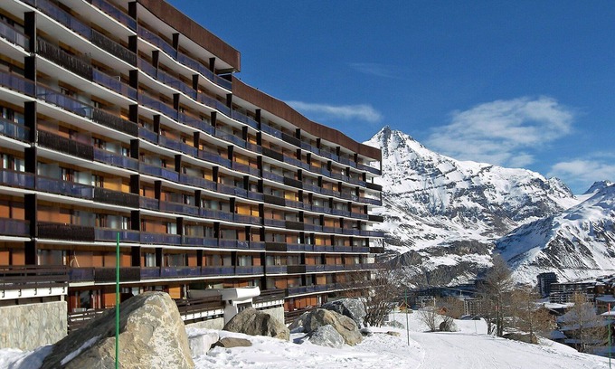 Tignes Apartment | Beautiful apartment for 6 people with WIFI, TV and balcony