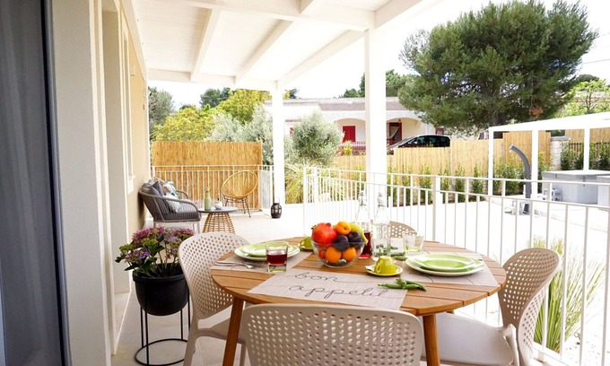 Laureto Villa | Beautiful apartment in villa with WIFI, hot tub, A/C, TV, veranda and parking, close to Alberobe.