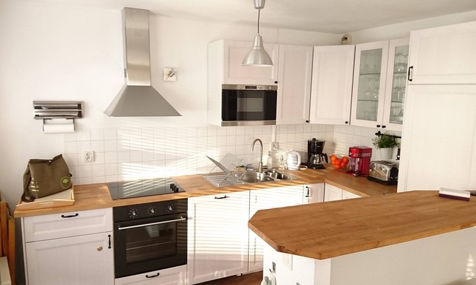 Miroir - Batignolles Apartment | BEAUTIFUL APARTMENT 50m2 - PRIVATE PARKING - WIFI - NEAR SOUTH STATION