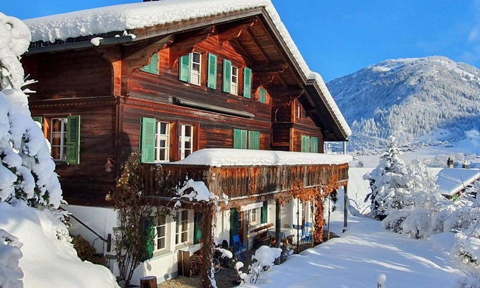 Zweisimmen Apartment | Beautiful apartment for 7 guests with WIFI, TV and balcony
