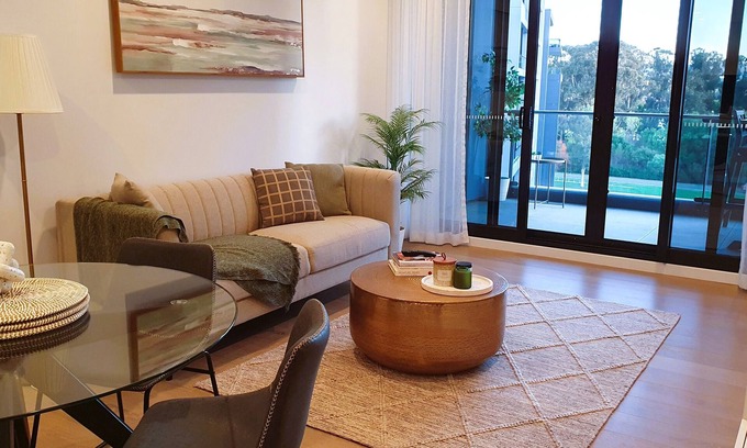 Reid Apartment | Beautiful apartment close to ANZAC Pde and Lake Burley Griffin