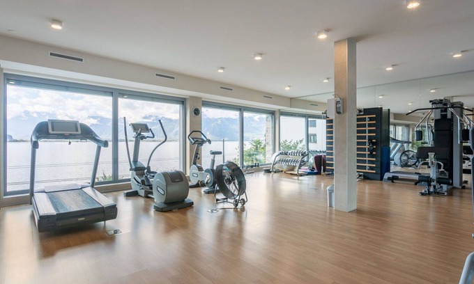 Montreux City Centre Apartment | Beautiful apartment for 6 people with WIFI, pool, TV, balcony and panoramic view