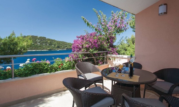 Blato Apartment | Beautiful apartment first line by the sea