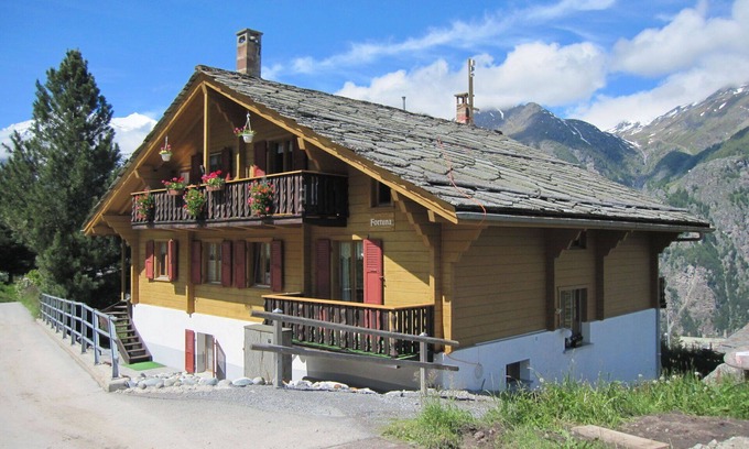 Graechen Apartment | Beautiful apartment for 4 people with WIFI, TV, patio, pets allowed and parking