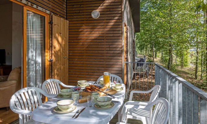 Eppe-Sauvage Apartment | Beautiful apartment for 6 guests with internet, terrace and parking
