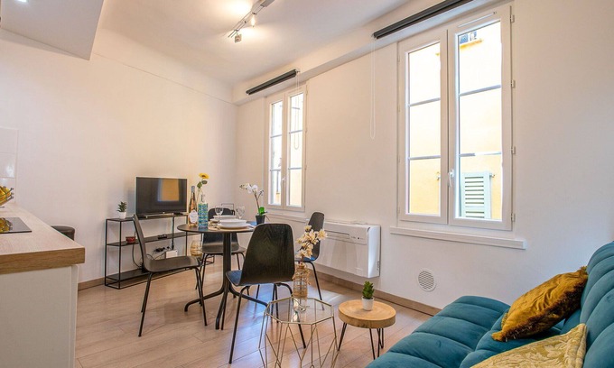 Carabacel Apartment | Beautiful apartment for 2 people with WIFI, A/C, TV and parking
