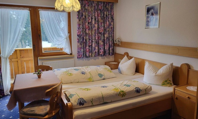 Kappl Apartment | Beautiful apartment for 11 people with WIFI, TV, balcony and pets allowed