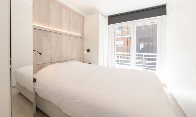 Mariakerke Apartment | Beautiful apartment for 4 guests with WIFI, TV, balcony and parking