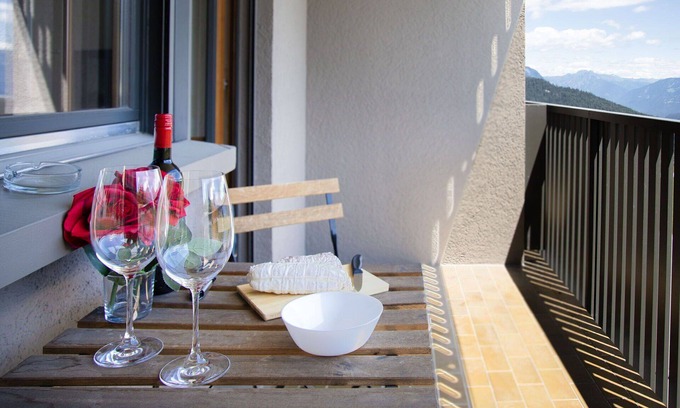 Falera Apartment | Beautiful apartment for 2 guests with pool, WIFI, TV, balcony, pets allowed and panoramic view